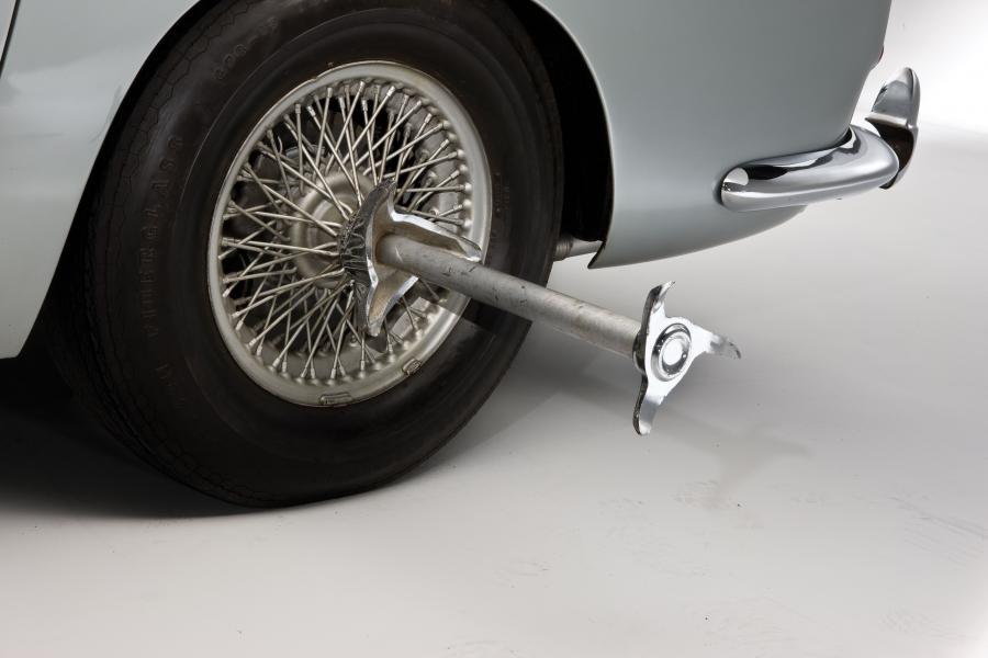 Колеса Aston Martin DB5 James Bond Edition 1964 года  (фото 78 из 97)